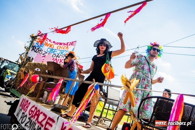 Zdjęcie w galerii na portalu naszraciborz.pl: Dożynki gminy Krzyżanowice. W Roszkowie jak na karnawale w Rio wiadomości z regionu