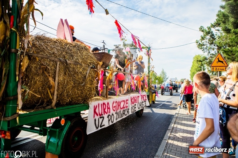 Zdjęcie w galerii na portalu naszraciborz.pl: Dożynki gminy Krzyżanowice. W Roszkowie jak na karnawale w Rio wiadomości z regionu
