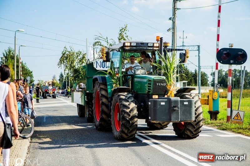 Zdjęcie w galerii na portalu naszraciborz.pl: Dożynki gminy Krzyżanowice. W Roszkowie jak na karnawale w Rio wiadomości z regionu