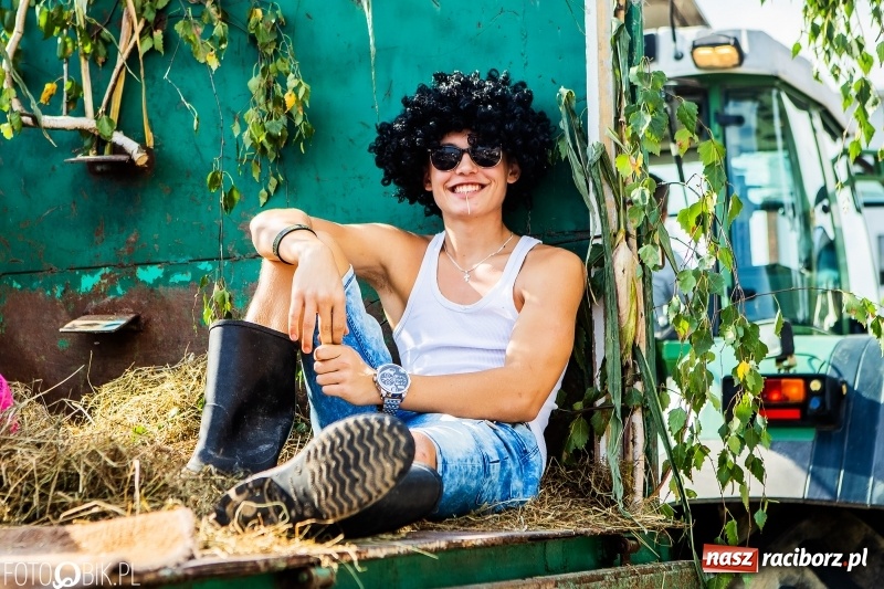 Zdjęcie w galerii na portalu naszraciborz.pl: Dożynki gminy Krzyżanowice. W Roszkowie jak na karnawale w Rio wiadomości z regionu