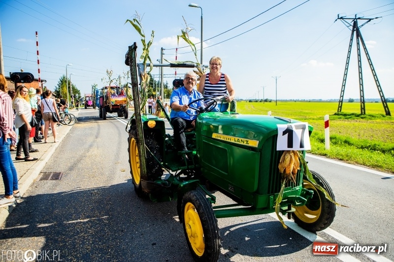Zdjęcie w galerii na portalu naszraciborz.pl: Dożynki gminy Krzyżanowice. W Roszkowie jak na karnawale w Rio wiadomości z regionu