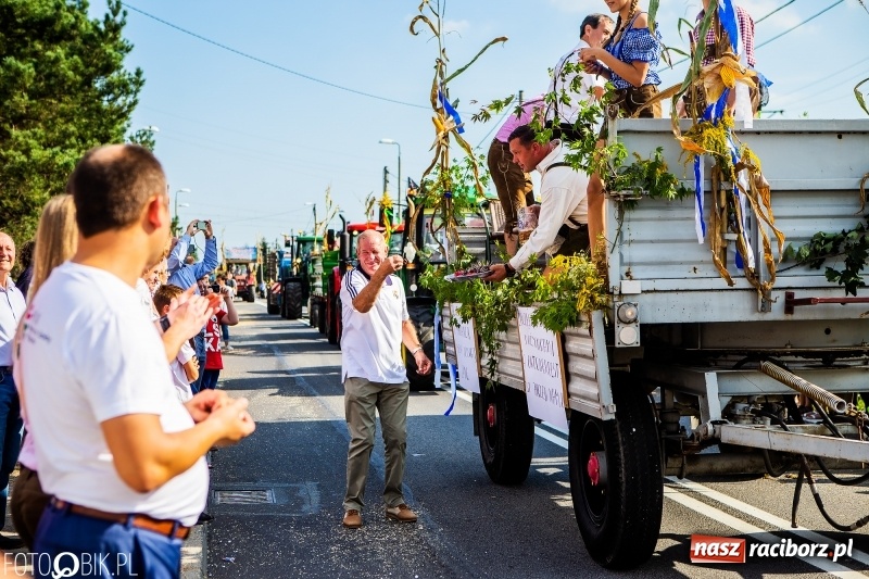 Zdjęcie w galerii na portalu naszraciborz.pl: Dożynki gminy Krzyżanowice. W Roszkowie jak na karnawale w Rio wiadomości z regionu