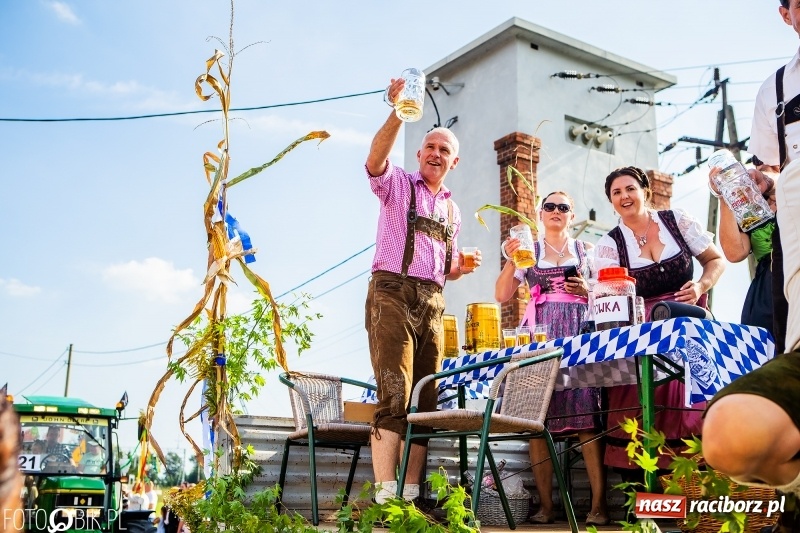 Zdjęcie w galerii na portalu naszraciborz.pl: Dożynki gminy Krzyżanowice. W Roszkowie jak na karnawale w Rio wiadomości z regionu