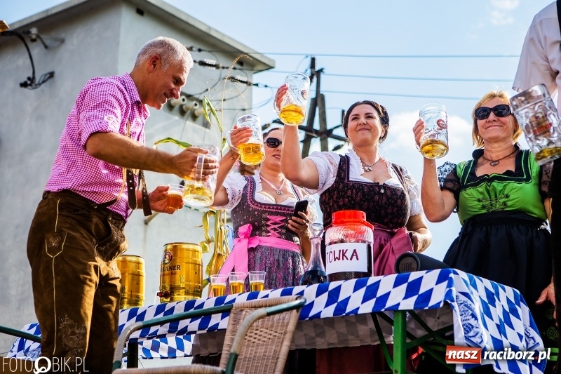 Zdjęcie w galerii na portalu naszraciborz.pl: Dożynki gminy Krzyżanowice. W Roszkowie jak na karnawale w Rio wiadomości z regionu