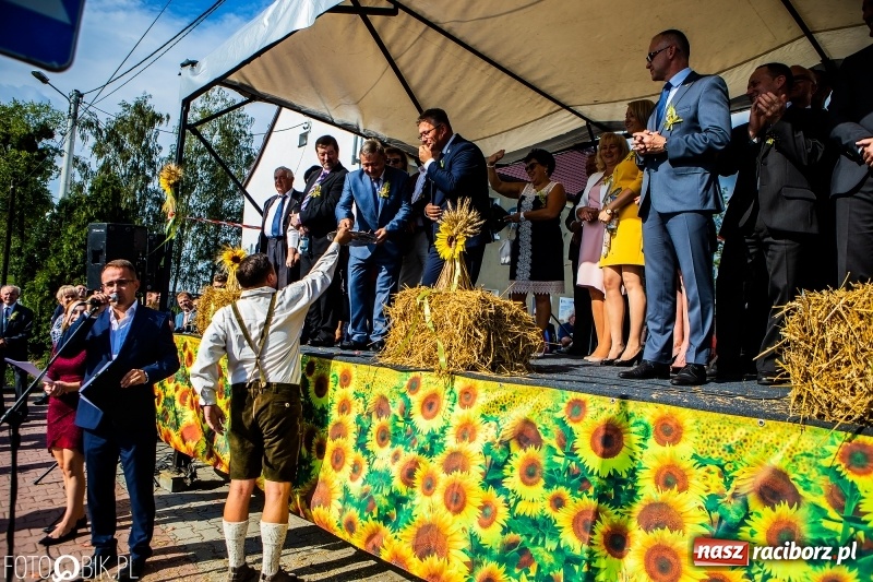 Zdjęcie w galerii na portalu naszraciborz.pl: Dożynki gminy Krzyżanowice. W Roszkowie jak na karnawale w Rio wiadomości z regionu