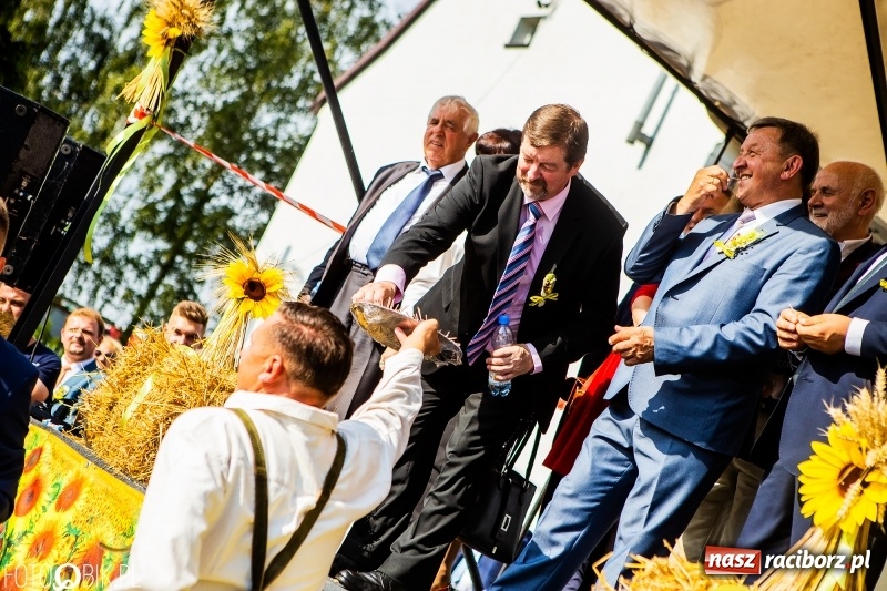Zdjęcie w galerii na portalu naszraciborz.pl: Dożynki gminy Krzyżanowice. W Roszkowie jak na karnawale w Rio wiadomości z regionu