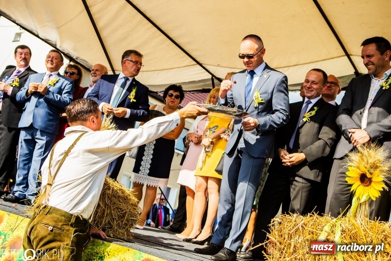 Zdjęcie w galerii na portalu naszraciborz.pl: Dożynki gminy Krzyżanowice. W Roszkowie jak na karnawale w Rio wiadomości z regionu