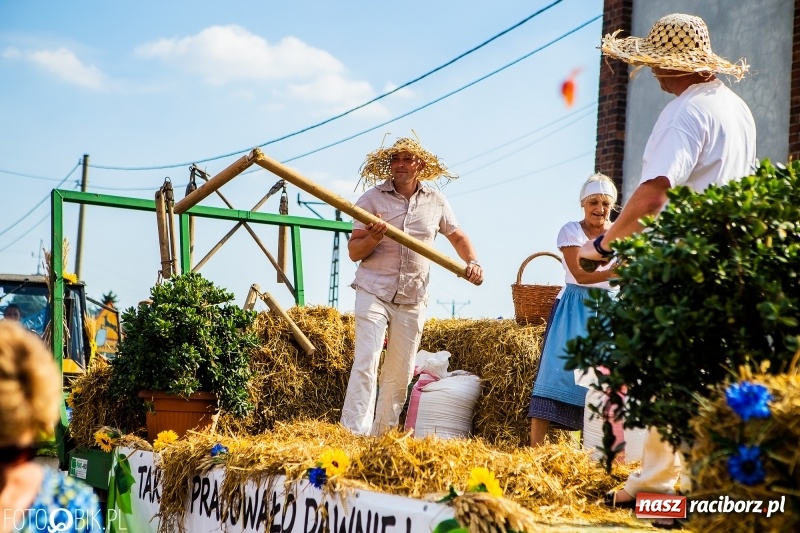 Zdjęcie w galerii na portalu naszraciborz.pl: Dożynki gminy Krzyżanowice. W Roszkowie jak na karnawale w Rio wiadomości z regionu