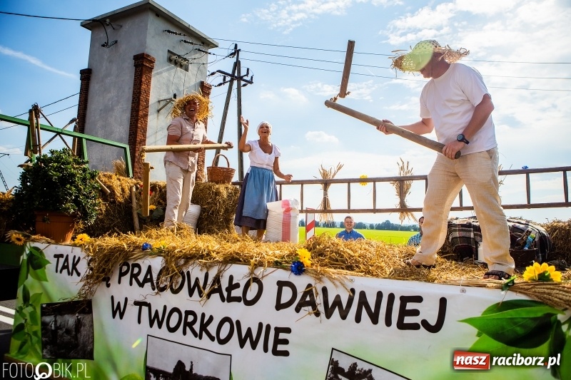 Zdjęcie w galerii na portalu naszraciborz.pl: Dożynki gminy Krzyżanowice. W Roszkowie jak na karnawale w Rio wiadomości z regionu