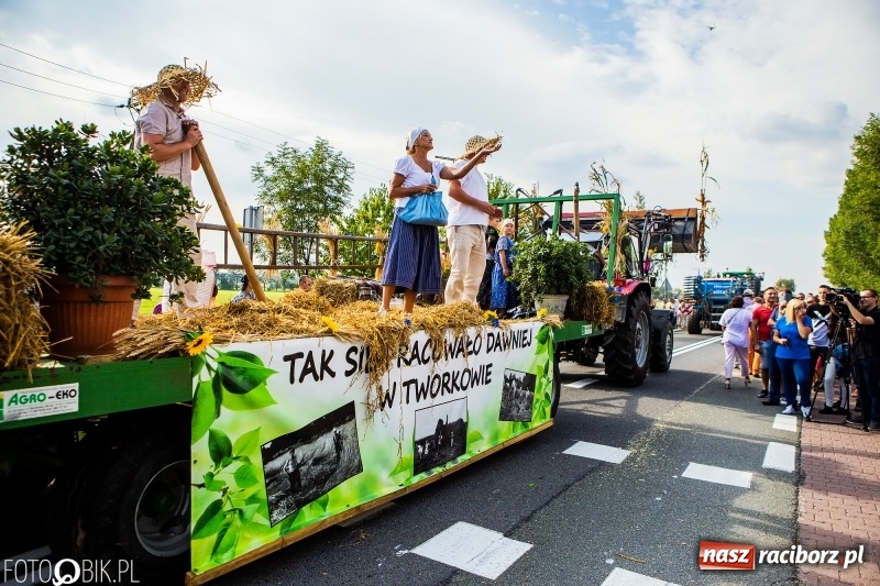 Zdjęcie w galerii na portalu naszraciborz.pl: Dożynki gminy Krzyżanowice. W Roszkowie jak na karnawale w Rio wiadomości z regionu