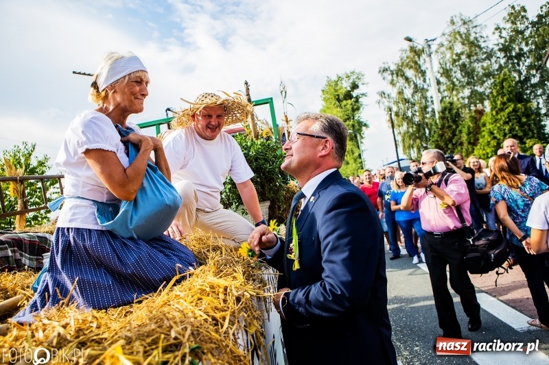 Zdjęcie w galerii na portalu naszraciborz.pl: Dożynki gminy Krzyżanowice. W Roszkowie jak na karnawale w Rio wiadomości z regionu