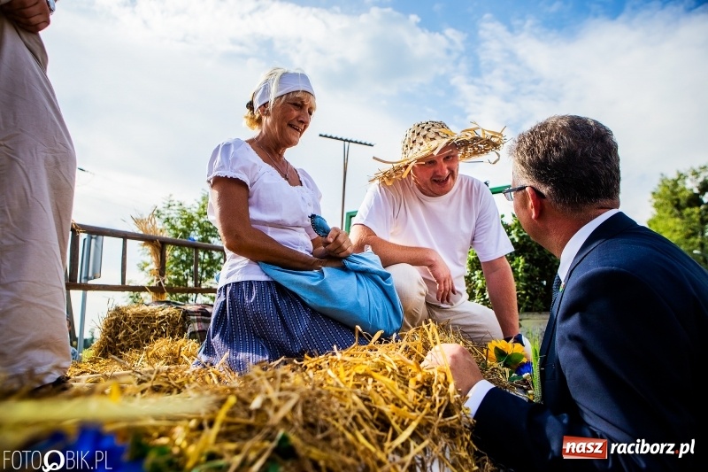Zdjęcie w galerii na portalu naszraciborz.pl: Dożynki gminy Krzyżanowice. W Roszkowie jak na karnawale w Rio wiadomości z regionu