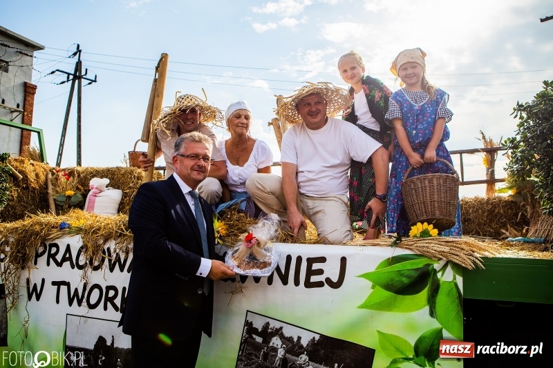 Zdjęcie w galerii na portalu naszraciborz.pl: Dożynki gminy Krzyżanowice. W Roszkowie jak na karnawale w Rio wiadomości z regionu