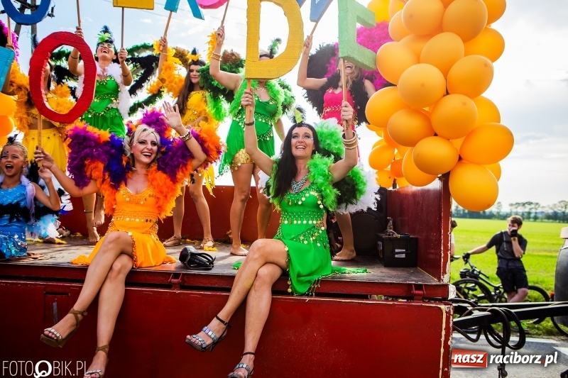 Zdjęcie w galerii na portalu naszraciborz.pl: Dożynki gminy Krzyżanowice. W Roszkowie jak na karnawale w Rio wiadomości z regionu