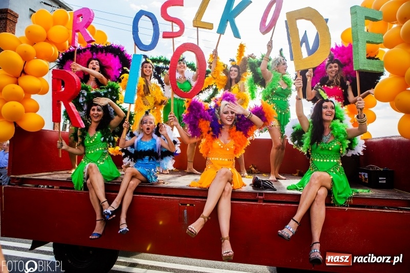 Zdjęcie w galerii na portalu naszraciborz.pl: Dożynki gminy Krzyżanowice. W Roszkowie jak na karnawale w Rio wiadomości z regionu