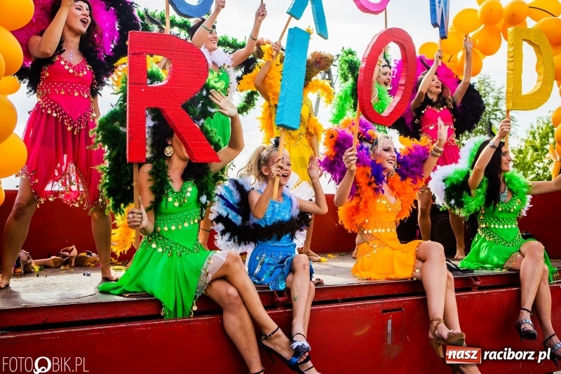 Zdjęcie w galerii na portalu naszraciborz.pl: Dożynki gminy Krzyżanowice. W Roszkowie jak na karnawale w Rio wiadomości z regionu