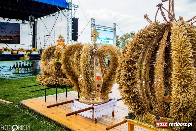 Zdjęcie w galerii na portalu naszraciborz.pl: Dożynki gminy Krzyżanowice. W Roszkowie jak na karnawale w Rio wiadomości z regionu