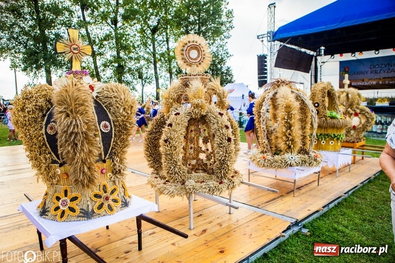 Zdjęcie w galerii na portalu naszraciborz.pl: Dożynki gminy Krzyżanowice. W Roszkowie jak na karnawale w Rio wiadomości z regionu