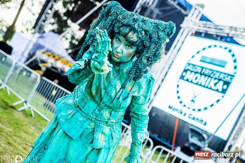 Zdjęcie w galerii na portalu naszraciborz.pl: Dożynki gminy Krzyżanowice. W Roszkowie jak na karnawale w Rio wiadomości z regionu