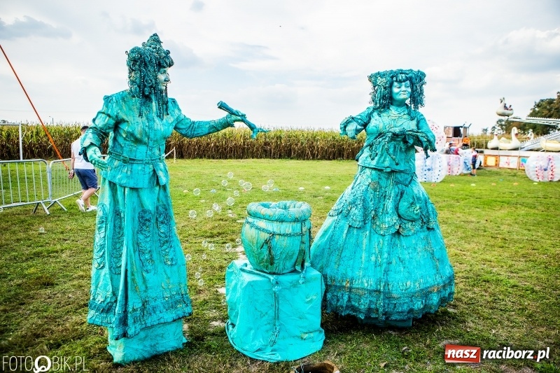 Zdjęcie w galerii na portalu naszraciborz.pl: Dożynki gminy Krzyżanowice. W Roszkowie jak na karnawale w Rio wiadomości z regionu