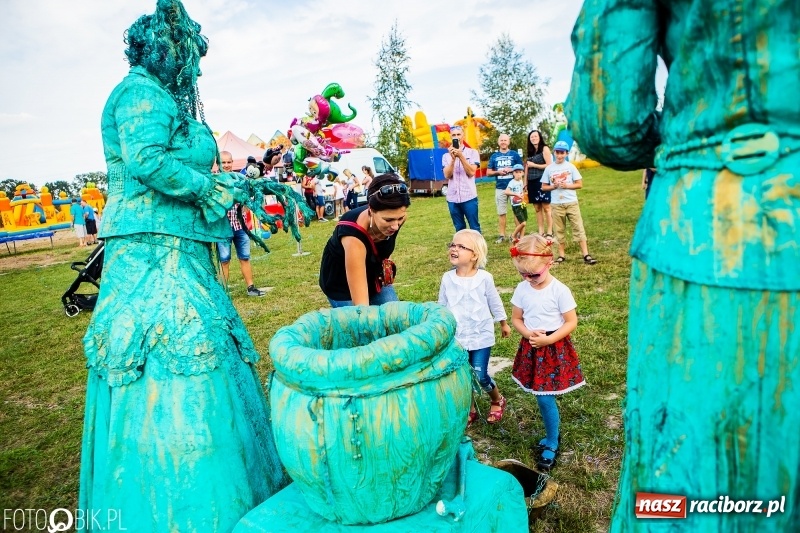 Zdjęcie w galerii na portalu naszraciborz.pl: Dożynki gminy Krzyżanowice. W Roszkowie jak na karnawale w Rio wiadomości z regionu