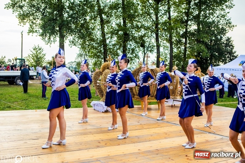 Zdjęcie w galerii na portalu naszraciborz.pl: Dożynki gminy Krzyżanowice. W Roszkowie jak na karnawale w Rio wiadomości z regionu