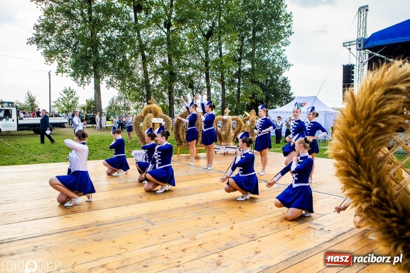 Zdjęcie w galerii na portalu naszraciborz.pl: Dożynki gminy Krzyżanowice. W Roszkowie jak na karnawale w Rio wiadomości z regionu