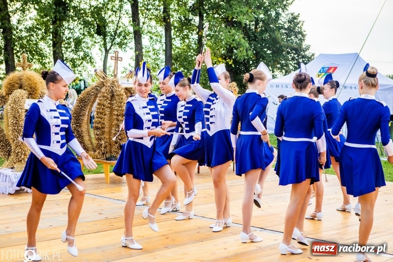 Zdjęcie w galerii na portalu naszraciborz.pl: Dożynki gminy Krzyżanowice. W Roszkowie jak na karnawale w Rio wiadomości z regionu