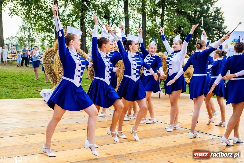 Zdjęcie w galerii na portalu naszraciborz.pl: Dożynki gminy Krzyżanowice. W Roszkowie jak na karnawale w Rio wiadomości z regionu