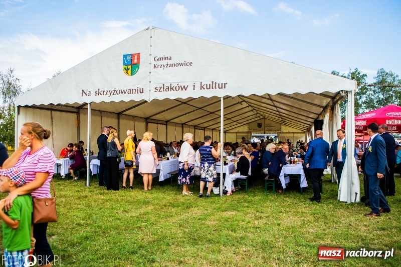 Zdjęcie w galerii na portalu naszraciborz.pl: Dożynki gminy Krzyżanowice. W Roszkowie jak na karnawale w Rio wiadomości z regionu