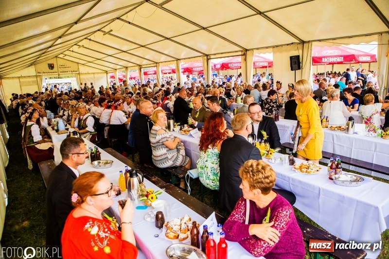 Zdjęcie w galerii na portalu naszraciborz.pl: Dożynki gminy Krzyżanowice. W Roszkowie jak na karnawale w Rio wiadomości z regionu