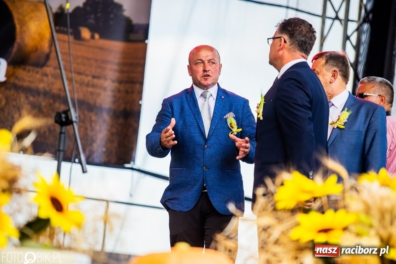 Zdjęcie w galerii na portalu naszraciborz.pl: Dożynki gminy Krzyżanowice. W Roszkowie jak na karnawale w Rio wiadomości z regionu