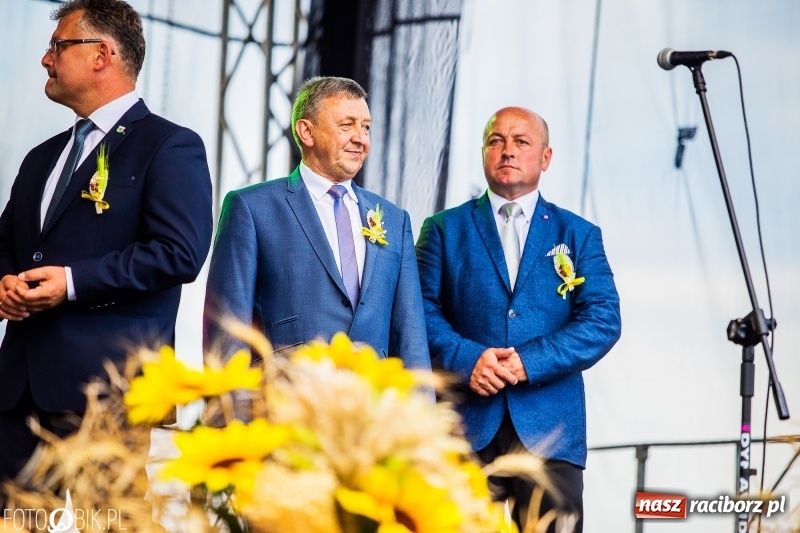 Zdjęcie w galerii na portalu naszraciborz.pl: Dożynki gminy Krzyżanowice. W Roszkowie jak na karnawale w Rio wiadomości z regionu