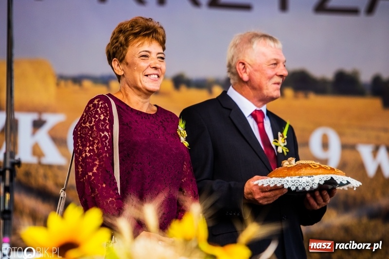 Zdjęcie w galerii na portalu naszraciborz.pl: Dożynki gminy Krzyżanowice. W Roszkowie jak na karnawale w Rio wiadomości z regionu