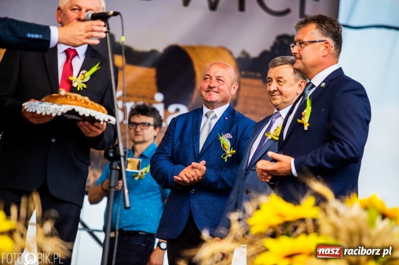 Zdjęcie w galerii na portalu naszraciborz.pl: Dożynki gminy Krzyżanowice. W Roszkowie jak na karnawale w Rio wiadomości z regionu