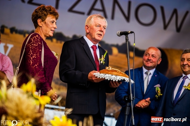 Zdjęcie w galerii na portalu naszraciborz.pl: Dożynki gminy Krzyżanowice. W Roszkowie jak na karnawale w Rio wiadomości z regionu