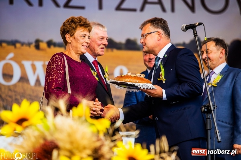 Zdjęcie w galerii na portalu naszraciborz.pl: Dożynki gminy Krzyżanowice. W Roszkowie jak na karnawale w Rio wiadomości z regionu