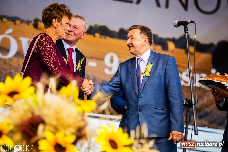 Zdjęcie w galerii na portalu naszraciborz.pl: Dożynki gminy Krzyżanowice. W Roszkowie jak na karnawale w Rio wiadomości z regionu