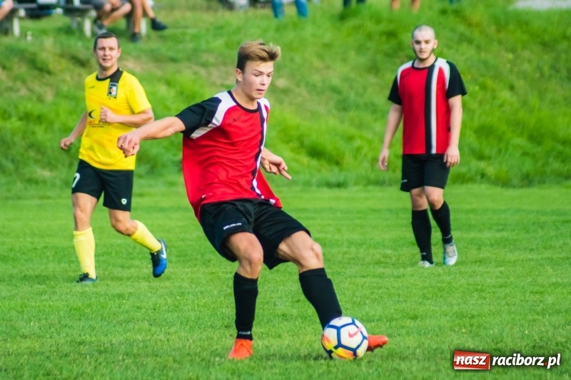 Zdjęcie w galerii na portalu naszraciborz.pl: Pewność siebie bywa zgubna. Brzezie pierwszym pogromcą Nowej Wsi wiadomości z regionu