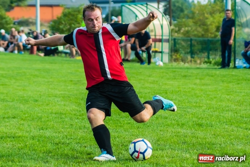 Zdjęcie w galerii na portalu naszraciborz.pl: Pewność siebie bywa zgubna. Brzezie pierwszym pogromcą Nowej Wsi wiadomości z regionu