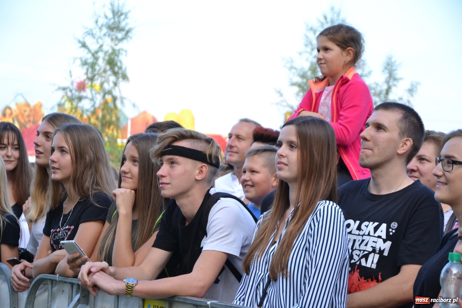 Zdjęcie w galerii na portalu naszraciborz.pl: Dożynki w Roszkowie. Niedzielne popołudnie z Uśmiechem i Kabaretem Młodych Panów wiadomości z regionu