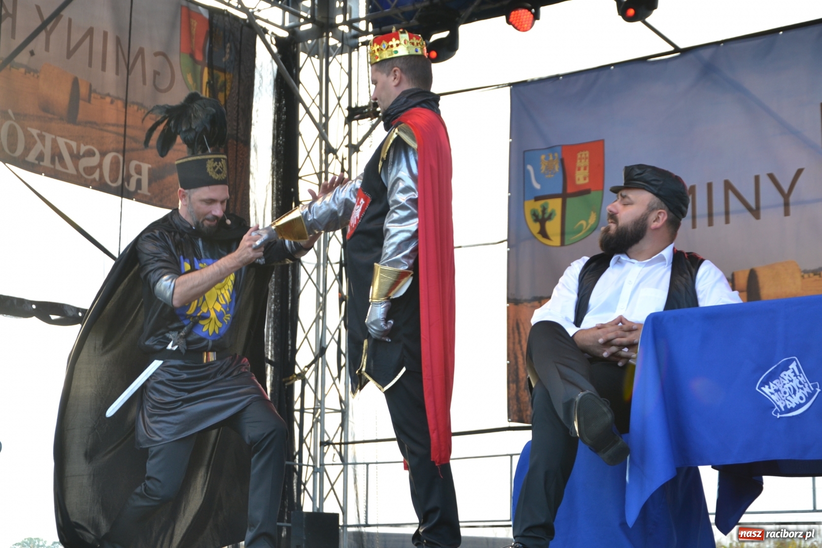 Zdjęcie w galerii na portalu naszraciborz.pl: Dożynki w Roszkowie. Niedzielne popołudnie z Uśmiechem i Kabaretem Młodych Panów wiadomości z regionu