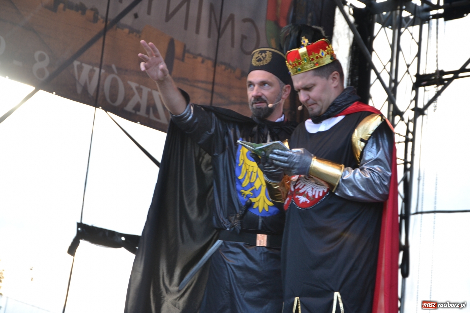 Zdjęcie w galerii na portalu naszraciborz.pl: Dożynki w Roszkowie. Niedzielne popołudnie z Uśmiechem i Kabaretem Młodych Panów wiadomości z regionu