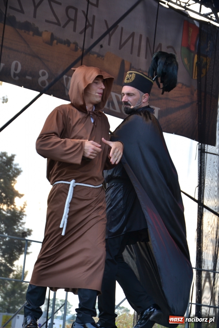 Zdjęcie w galerii na portalu naszraciborz.pl: Dożynki w Roszkowie. Niedzielne popołudnie z Uśmiechem i Kabaretem Młodych Panów wiadomości z regionu