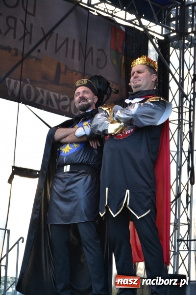 Zdjęcie w galerii na portalu naszraciborz.pl: Dożynki w Roszkowie. Niedzielne popołudnie z Uśmiechem i Kabaretem Młodych Panów wiadomości z regionu