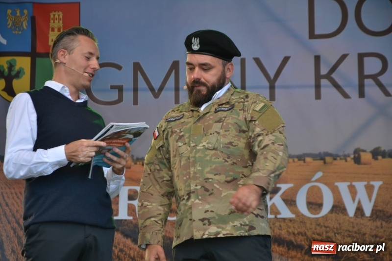 Zdjęcie w galerii na portalu naszraciborz.pl: Dożynki w Roszkowie. Niedzielne popołudnie z Uśmiechem i Kabaretem Młodych Panów wiadomości z regionu