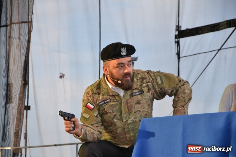 Zdjęcie w galerii na portalu naszraciborz.pl: Dożynki w Roszkowie. Niedzielne popołudnie z Uśmiechem i Kabaretem Młodych Panów wiadomości z regionu