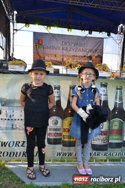 Zdjęcie w galerii na portalu naszraciborz.pl: Dożynki w Roszkowie. Niedzielne popołudnie z Uśmiechem i Kabaretem Młodych Panów wiadomości z regionu