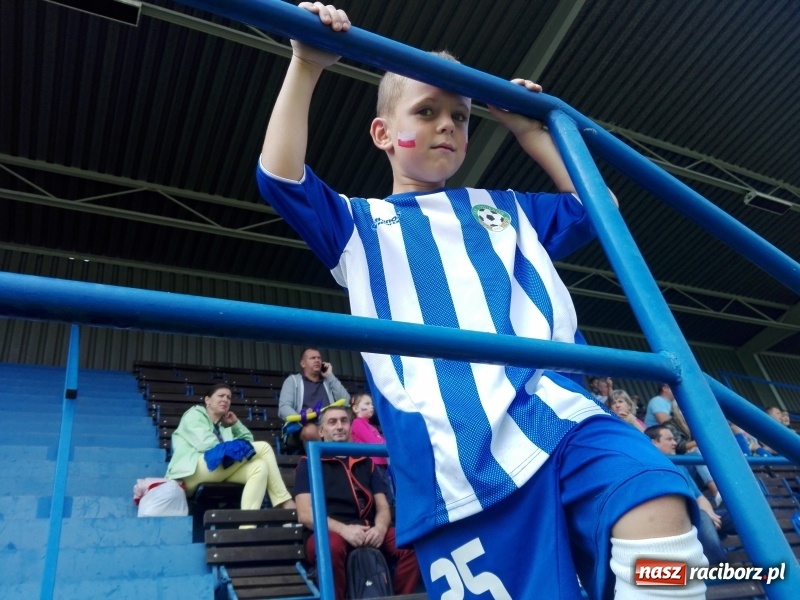 Zdjęcie w galerii na portalu naszraciborz.pl: Młodzi piłkarze LKS Tworków znów odnieśli sukces wiadomości z regionu