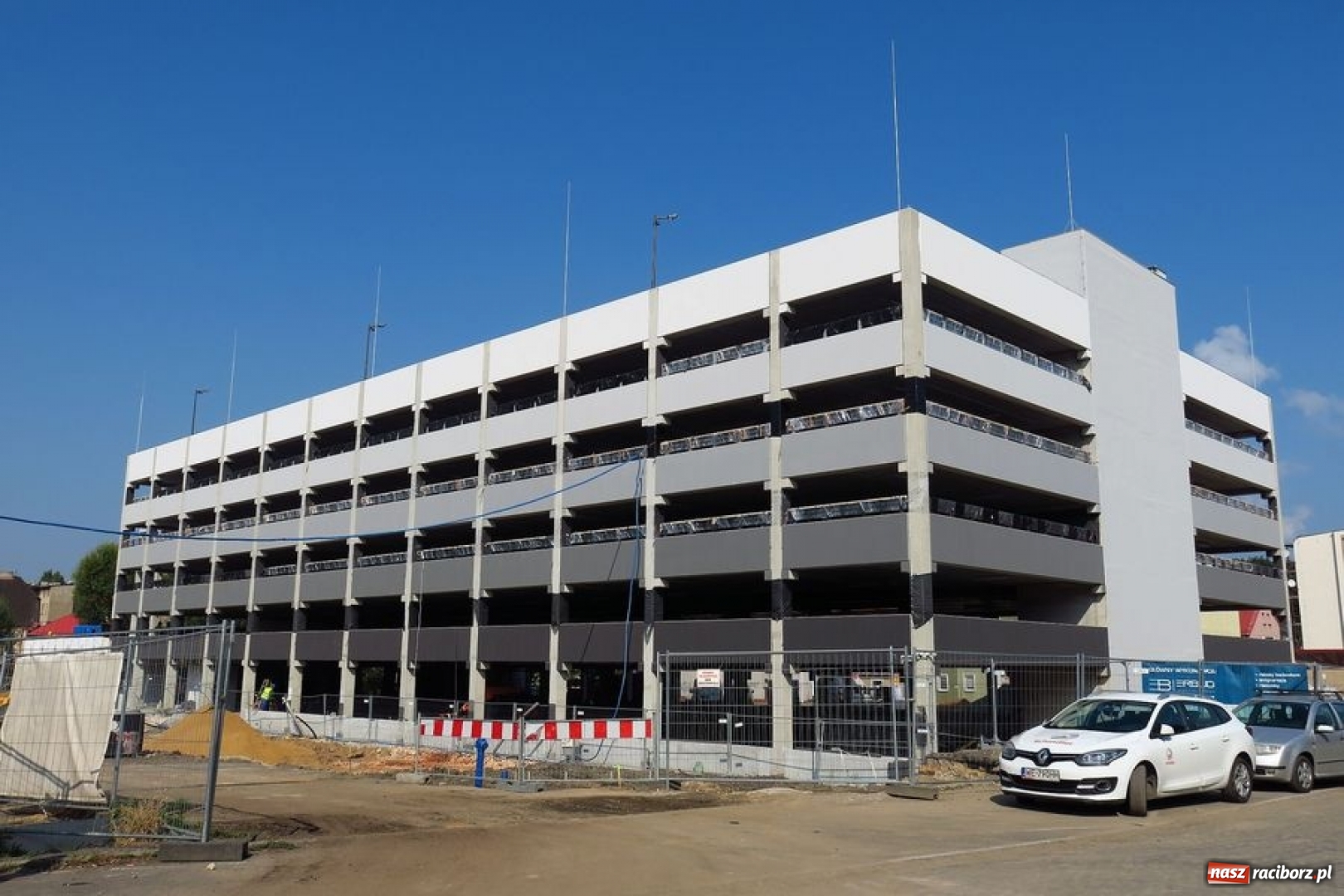 Zdjęcie w galerii na portalu naszraciborz.pl: W Rybniku powstaje ogromny wielopoziomowy parking FOTO  wiadomości z regionu